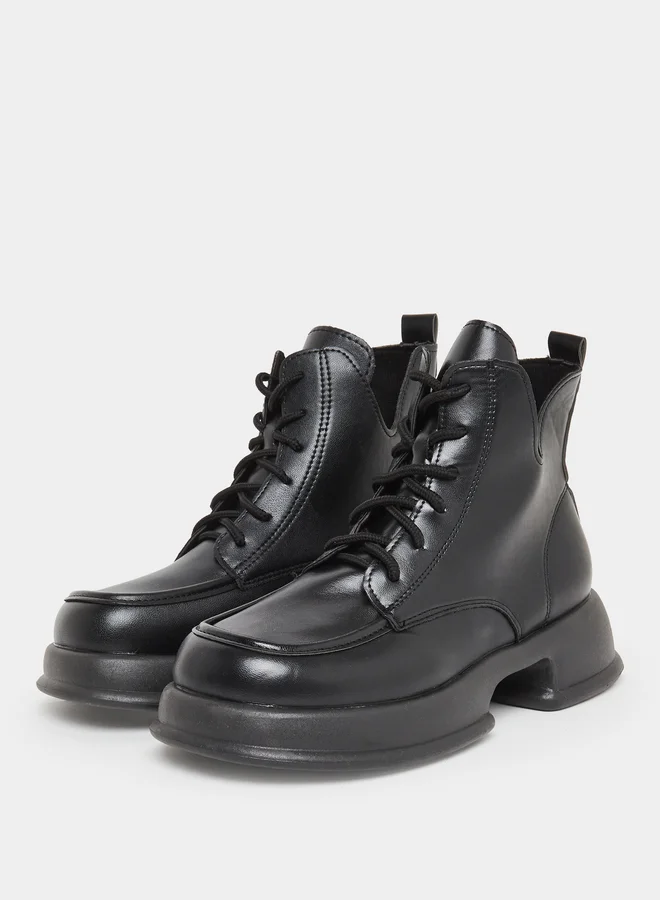 تايك تو حذاء بوت برباط وكعب سميك